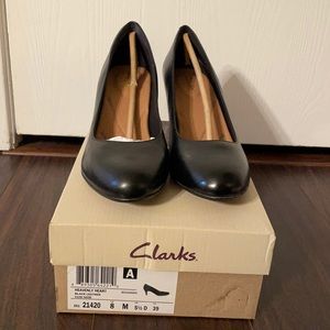 New Clarks Heavenly Heart Black Leather Pumps